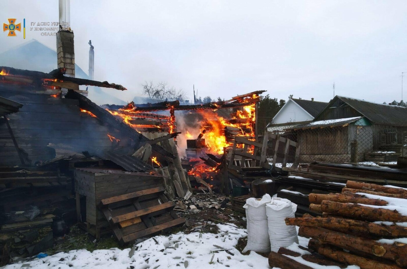 На Житомирщині в багатоквартирному горіли дві квартири