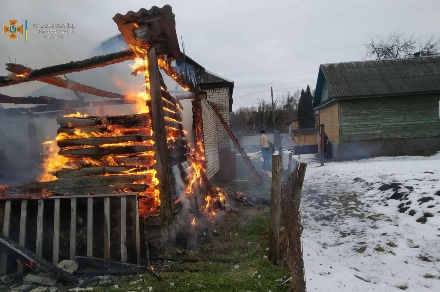 На Житомирщині в багатоквартирному горіли дві квартири