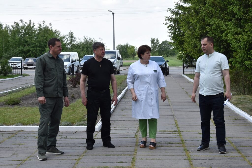 Керівництво Звягельської РВА оглянуло оновлення у Ємільчинській лікарні, — ФОТО