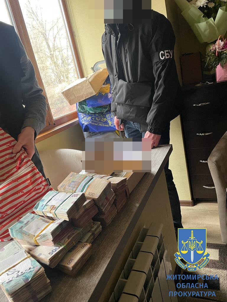 У Житомирі ділки тоннами виготовляли тютюн для кальяну і речовину для електронних цигарок – усім «фабрикантам» повідомлено про підозру
