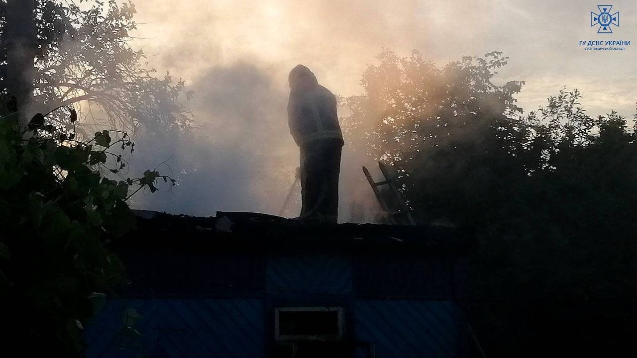 Житомирщина: Вночі сталася пожежа у дерев'яному житловому будинку