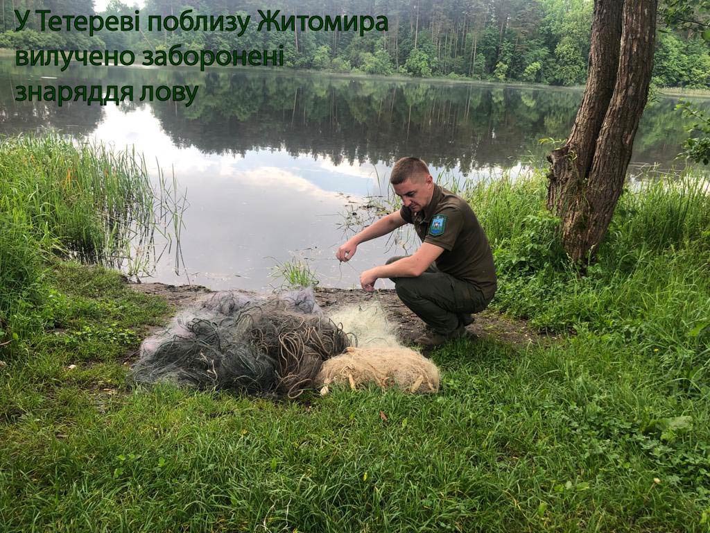 У річці Тетерів вилучено заборонені знаряддя лову риби