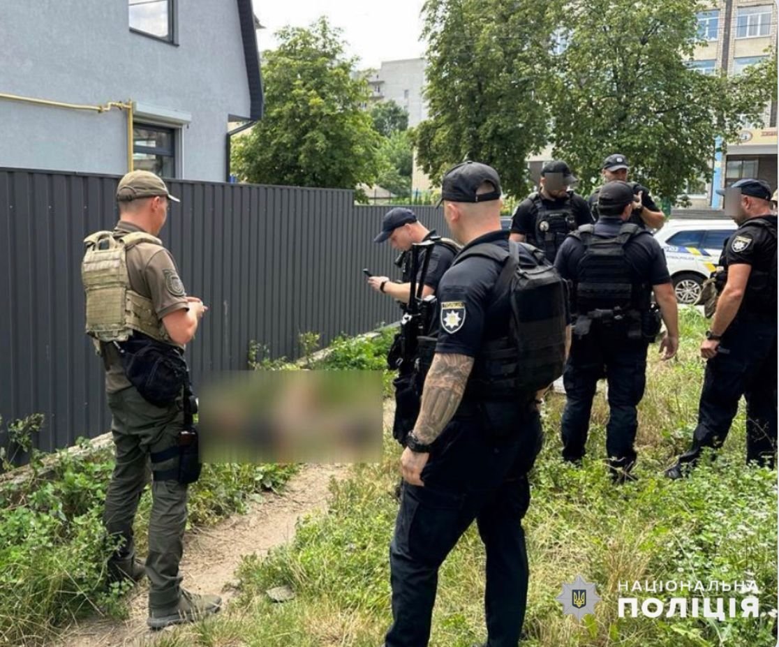 У Житомирі правоохоронці затримали чоловіка, який погрожував перехожим ножем