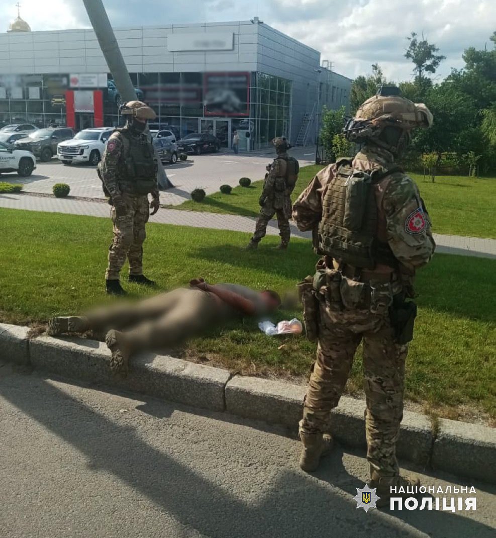 У Житомирі поліцейські затримали вимагача, який протягом місяця шантажував знайомого