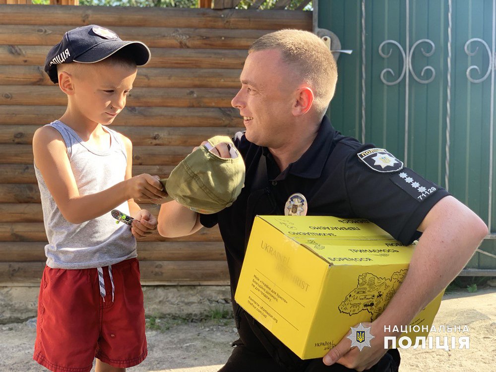 Ми завжди там, де потрібні: на Житомирщині поліцейські допомогли родинам, які опинилися у скрутних життєвих обставинах