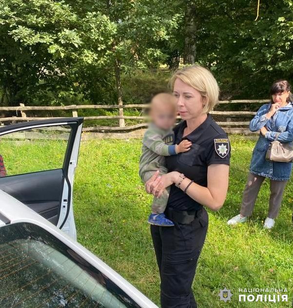 Допомога багатодітній родині та адміністративні матеріали за нехтування батьківськими обов’язками – результати рейду поліцейських на Житомирщині