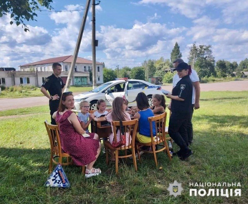 Ювенальні поліцейські та працівники соцслужб надають допомогу підліткам у кризових ситуаціях