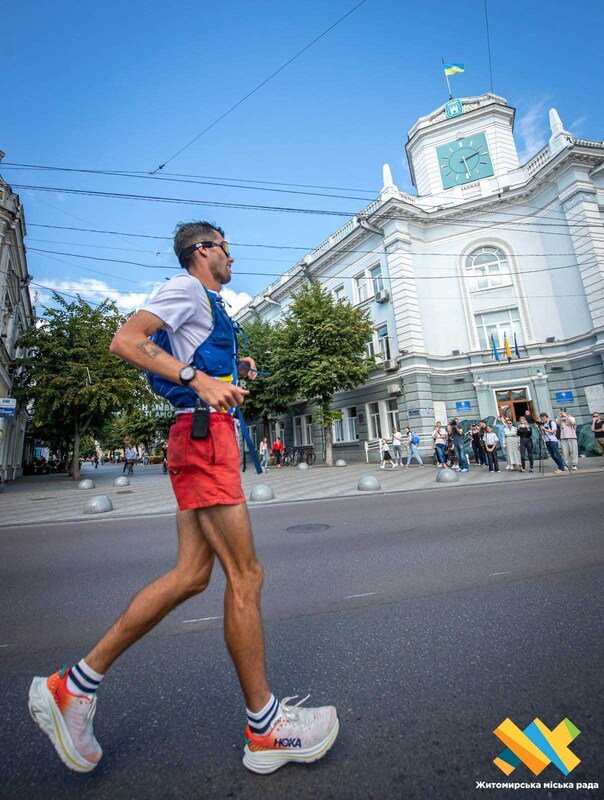 Амстердам-Київ, або як спортсмен із Нідерландів біжить за Україну, — ФОТО