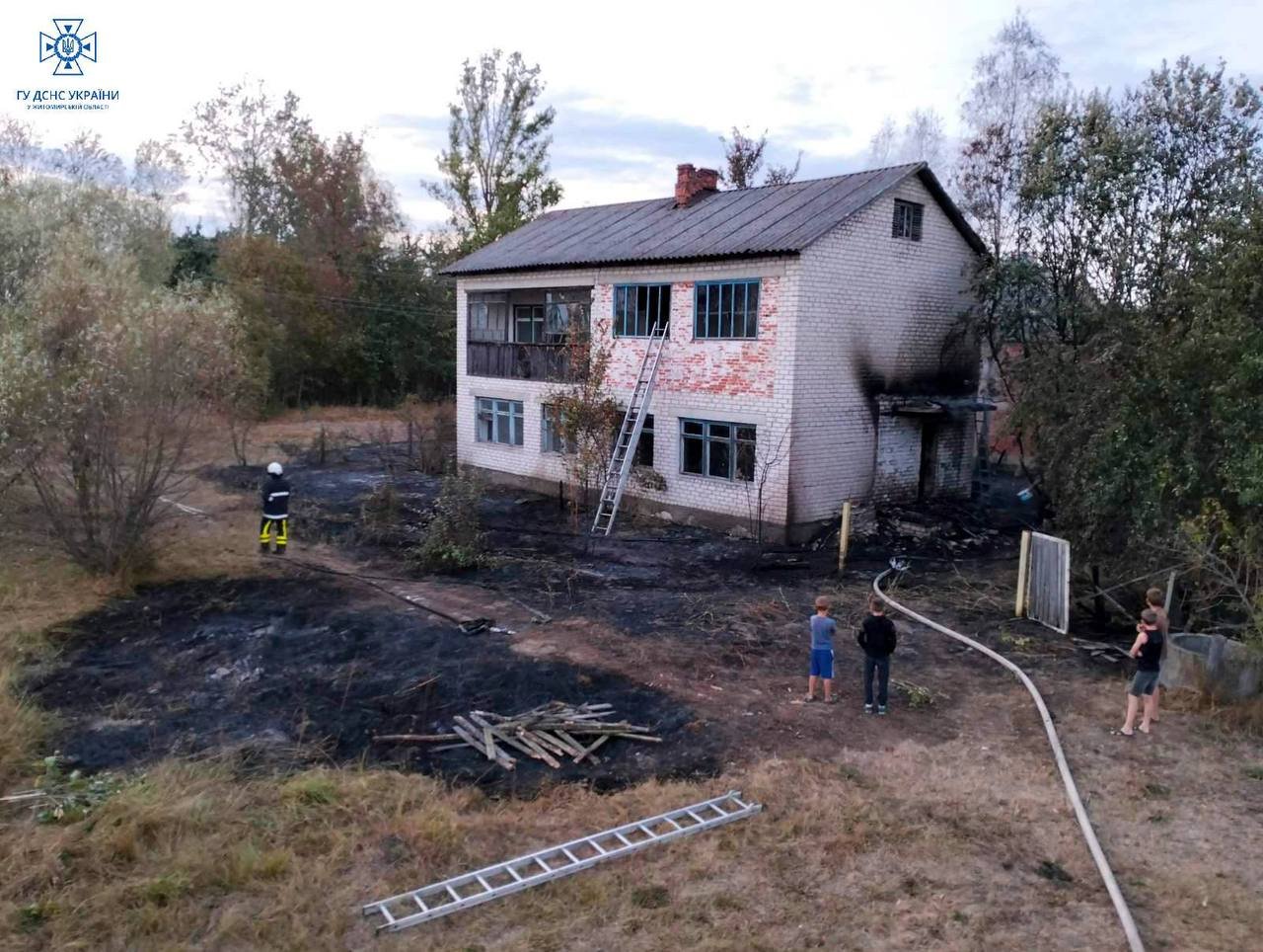 За добу на Житомирщині сталося дві пожежі у приватних господарствах через випалювання сухої рослинності, — ДСНС