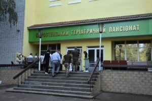 На Житомирщині напередодні міжнародного дня людей похилого віку привітали колектив та підопічних Коростенського геріатричного пансіонату