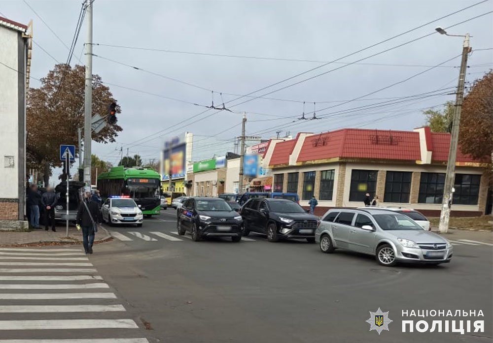 У Житомирі не розминулися два легковики — травми отримала жінка-пішохід