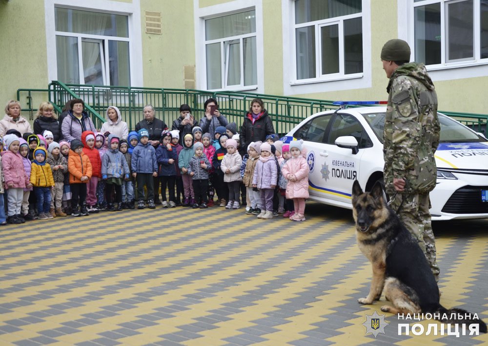 Не розгубись у темряві: поліцейські Житомирщини провели пізнавальну зустріч із дошкільнятами