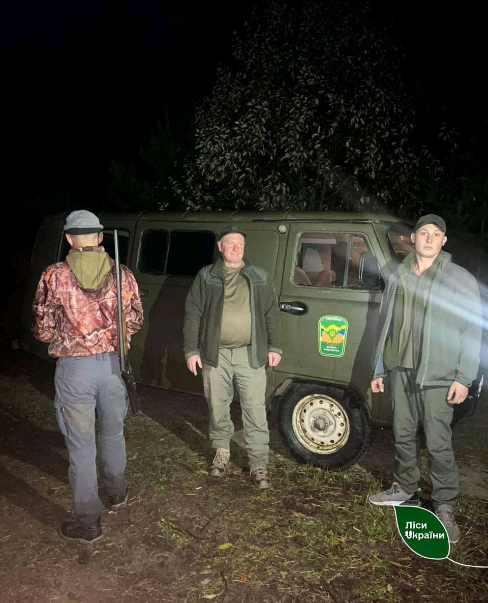 Незаконно полювали у лісовому масиві — опівночі на Житомирщині затримали двох браконьєрів