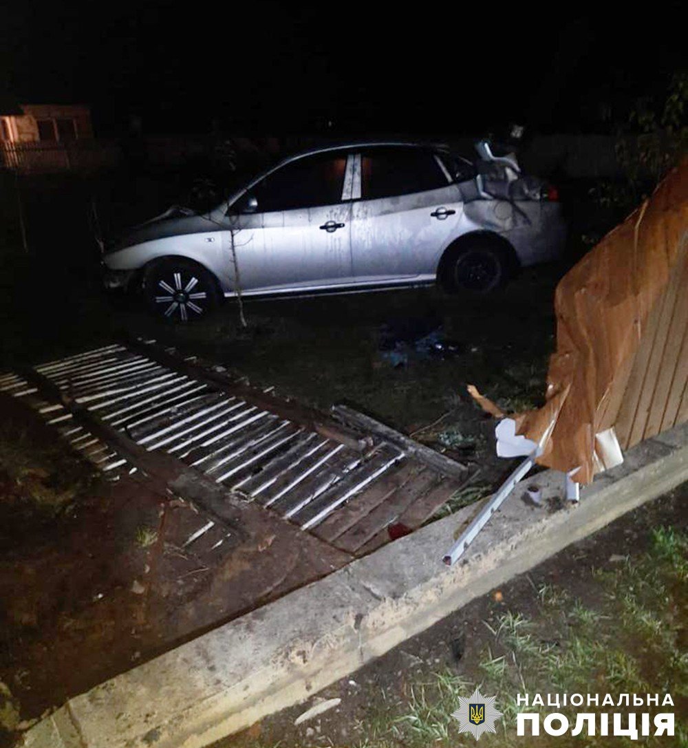 Поліцейські затримали водія, який напідпитку скоїв автотрощу на Житомирщині