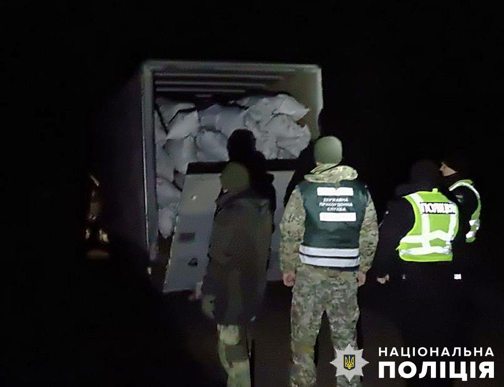 Радіоактивний ландшафтний дизайн для столиці: на Житомирщині поліцейські зʼясовують обставини перевезення деревини