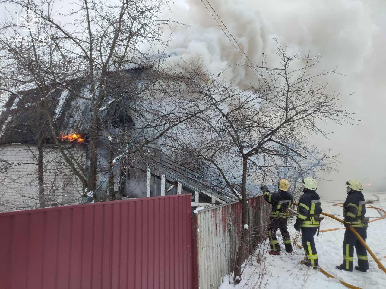 Житомирщина: під час ліквідації пожежі у дачному будинку врятовано літнього чоловіка