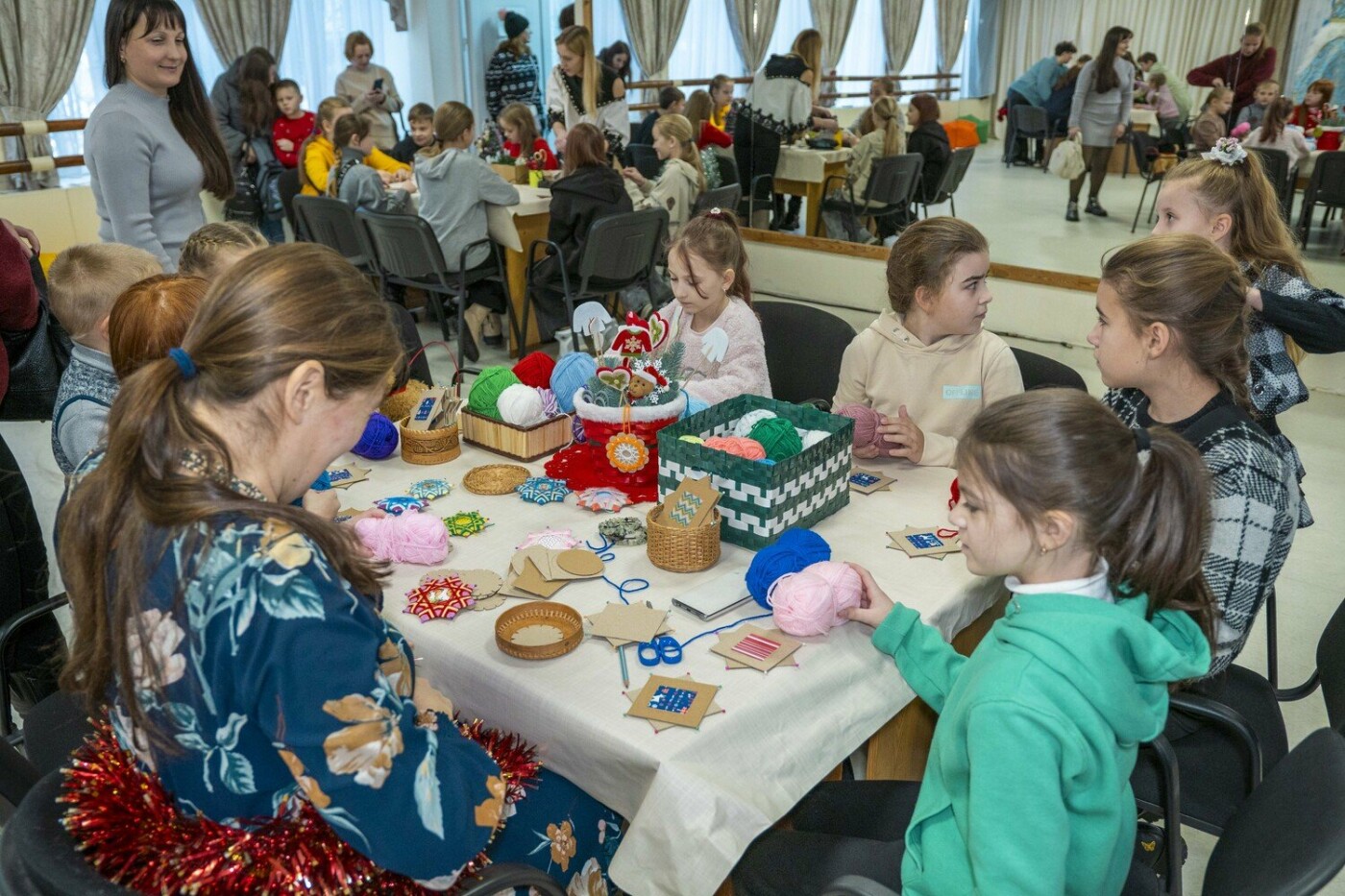 В очікуванні новорічного дива: у Житомирі вже другий тиждень поспіль працює “Різдвяна майстерня», — ФОТОРЕПОРТАЖ