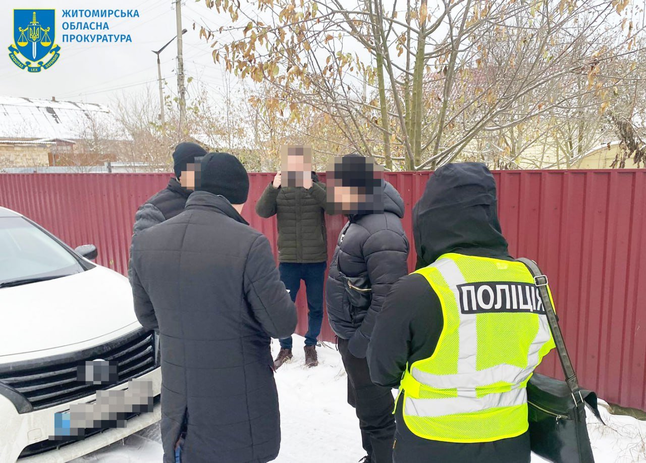 На Житомирщині депутата міськради підозрюють у вимаганні грошей та позбавленні волі людей у співучасті з членом злочинної організації