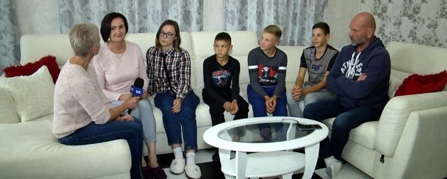 Родина Кравченків з Житомирщини за 15 років виховала 30 прийомних д... Родина Кравченків з Житомирщини за 15 років виховала 30 прийомних дітей. ВІДЕО, Ketlandia