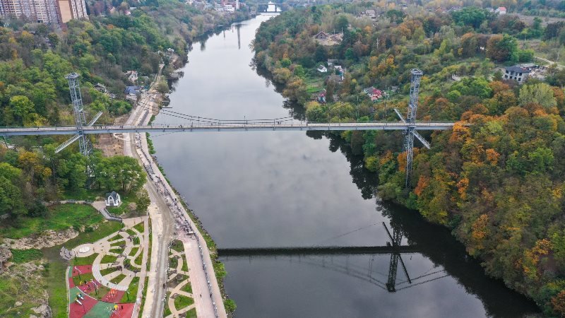 Зарічанський пішохідний міст — майже точна копія Босфорського? Зарічанський пішохідний міст — майже точна копія Босфорського?, Ketlandia