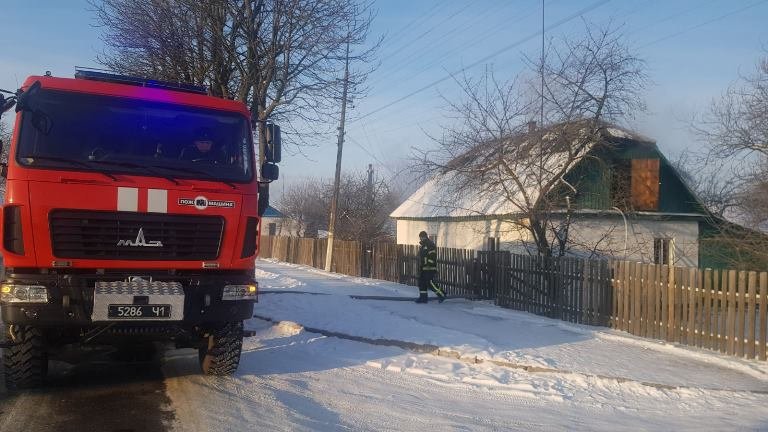 На Житомирщині чоловік врятував в оселі під час пожежі свою літню сусідку