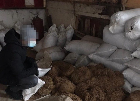 На Житомирщині викрили групу осіб, яка займалася незаконним виготовленням та збутом підакцизних товарів