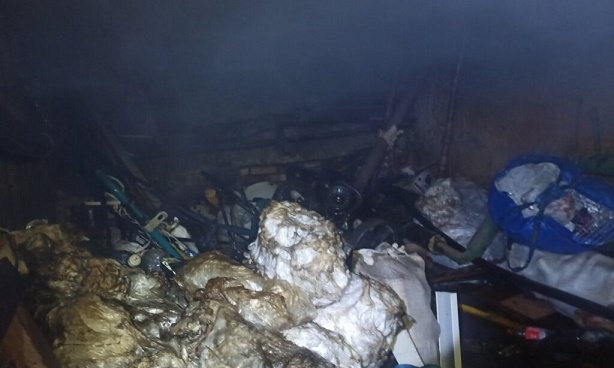 У Житомирі, гасивши пожежу у підвальному приміщенні багатоповерхівки, вогнеборці врятували чоловіка