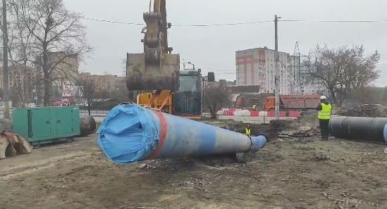 У Житомирі методом санації прокладають один із магістральних трубопроводів, який живить місто