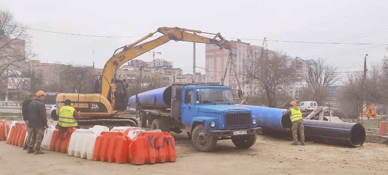 У Житомирі на Чуднівській тривають роботи з монтажу нової водопровідної мережі