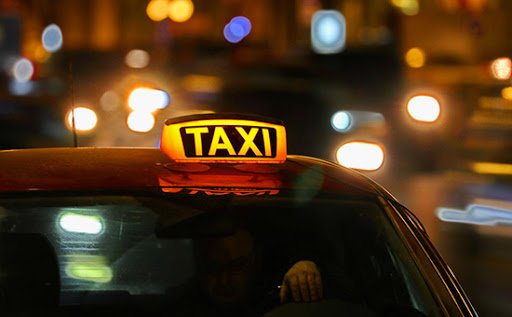 У Житомирі 33-річний житомирянин викрав ґаджет з автомобіля таксі
