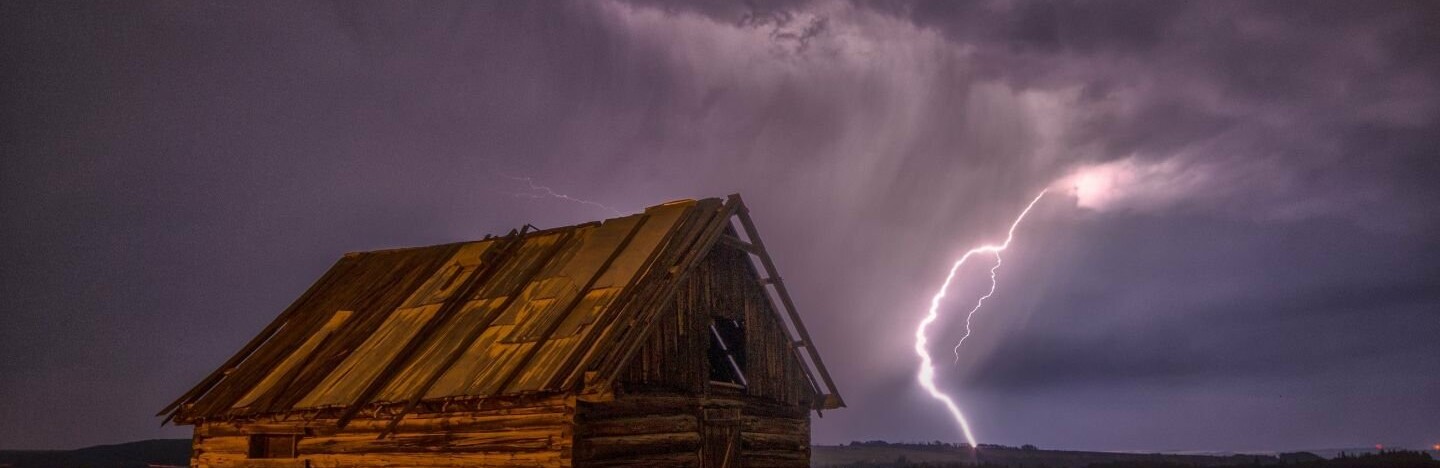 Як не стати жертвою блискавки під час грози!