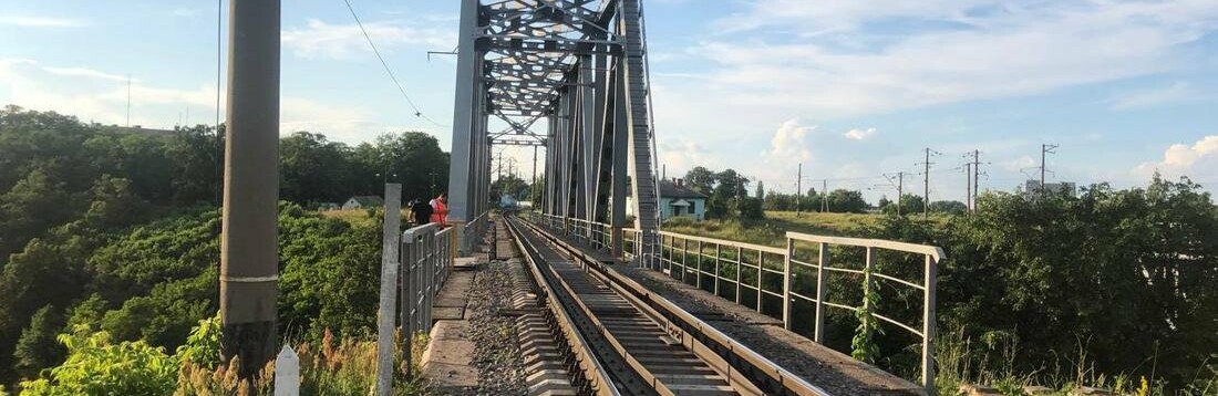 На Житомирщині 13-річний підліток отримав ураження електричним струмом на залізничному мосту