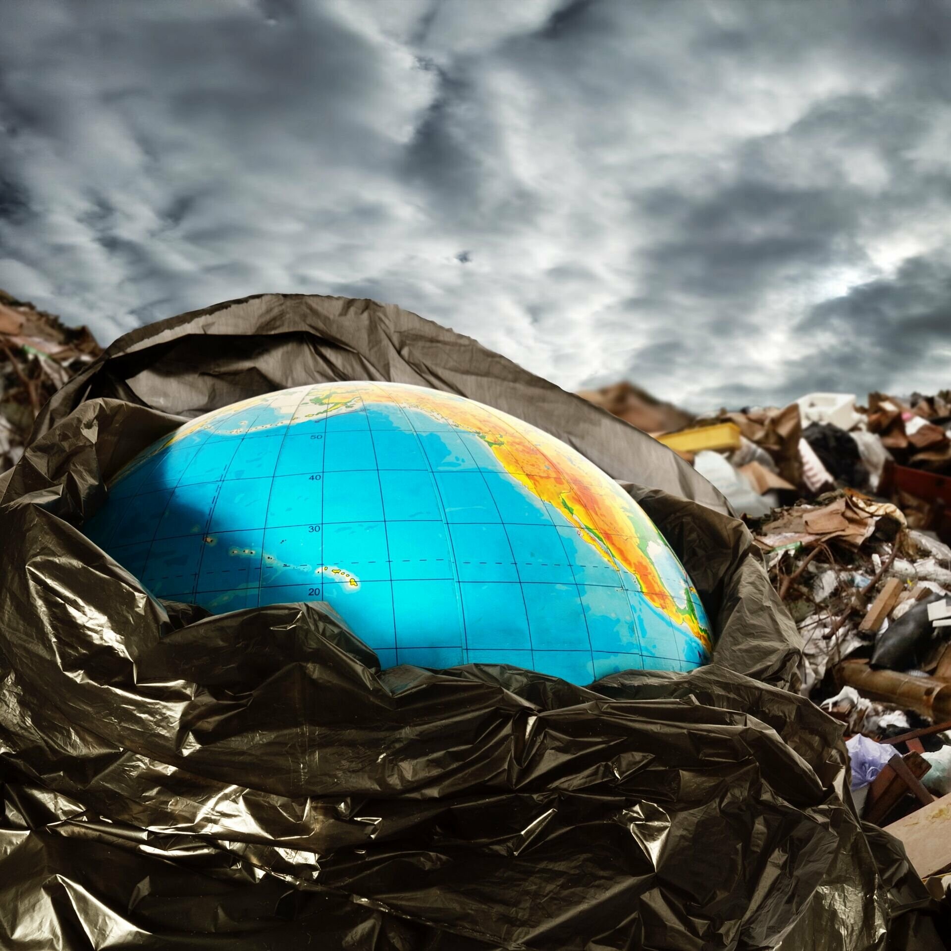 Влияние пластиков на окружающую среду. Загрязнение планеты. Пластик экология. Пластик в окружающей среде. Загрязнение планеты пластиком.