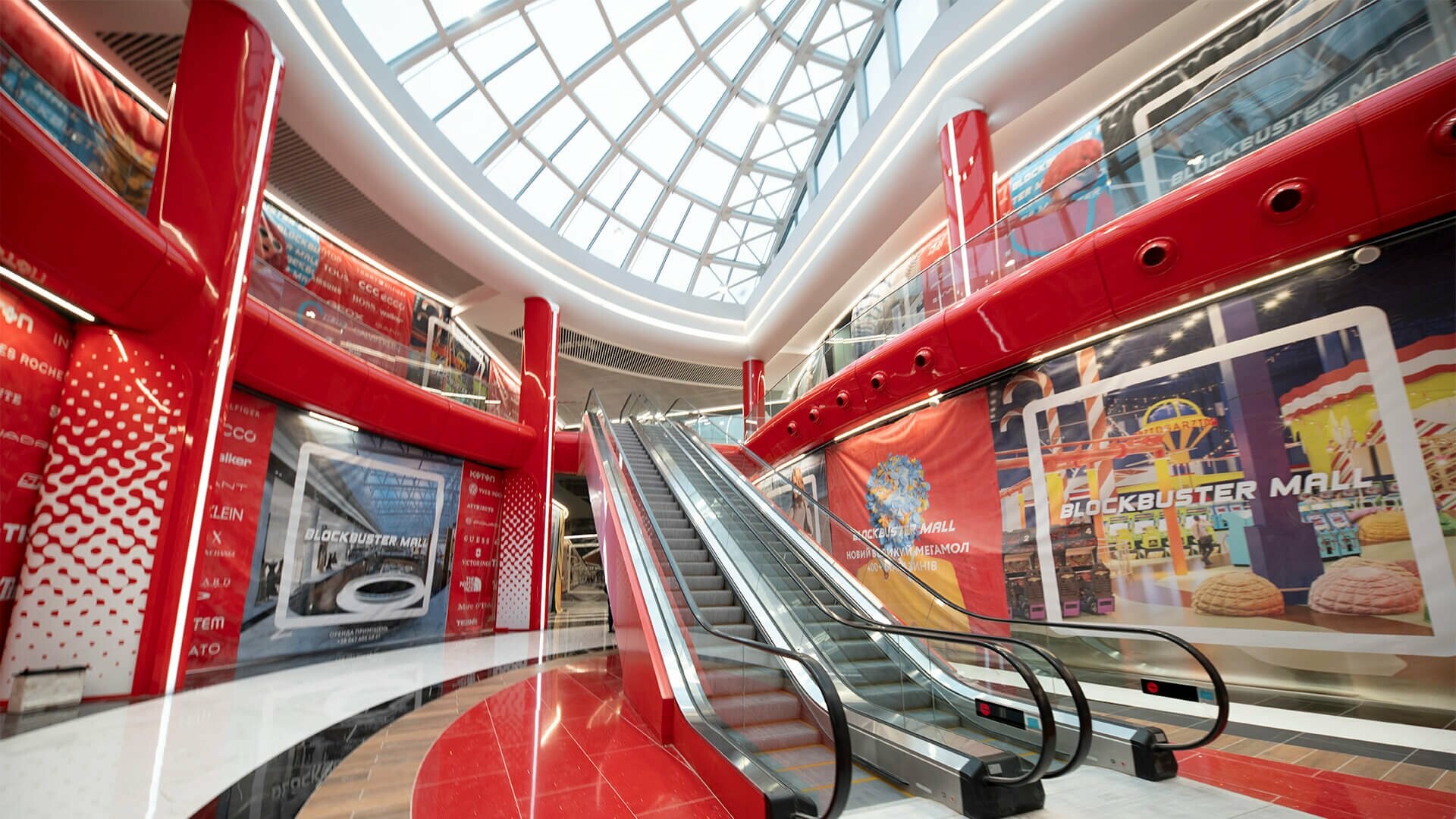 просторий торговельний молл