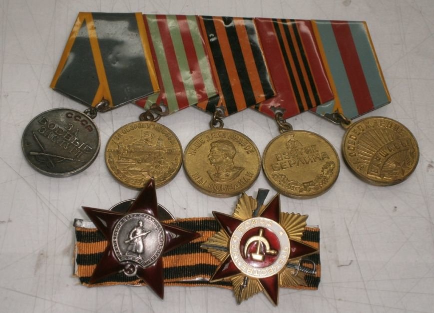 На Житомирщині засуджено контрабандистку орденів та медалей часів Другої світової війни (фото) - фото 1