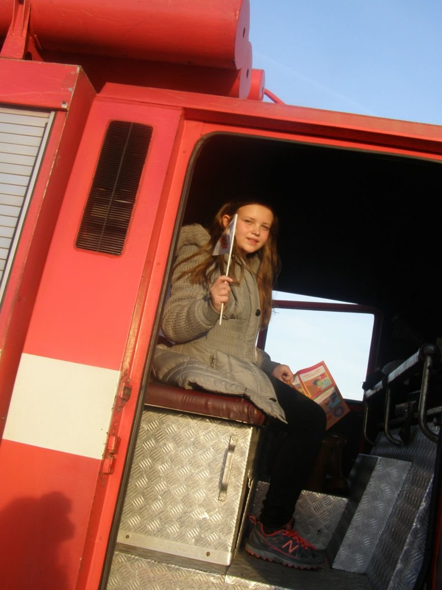 У Житомирі рятувальники надали змогу дітям відчути себе справжніми рятувальниками (фото) - фото 1