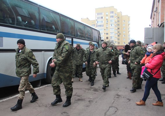 В Житомир из зоны проведения АТО вернулся сводный отряд полицейских (фото) - фото 1 В Житомир из зоны проведения АТО вернулся сводный отряд полицейских (фото) - фото 1